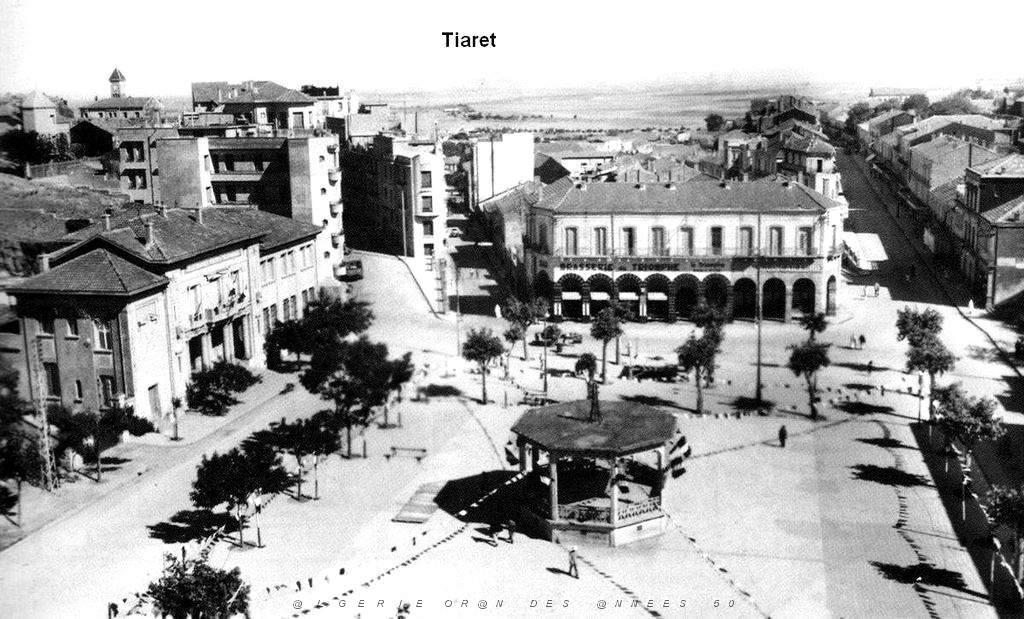 Tiaret - Kiosque 01.jpg
